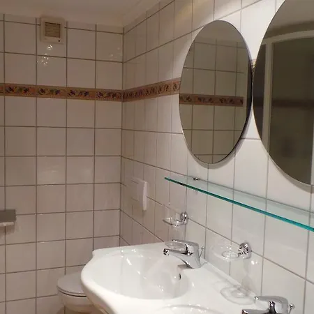 ゲストハウス Ferienwohnungen-gaestehaus Altginzling 3*